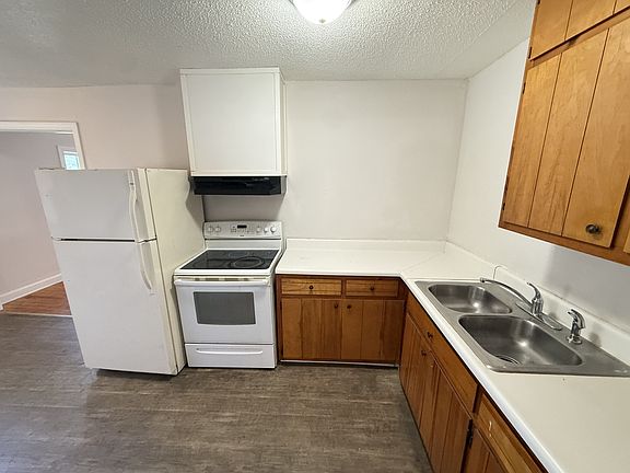 3rd image of 3322 Parker Ln #A