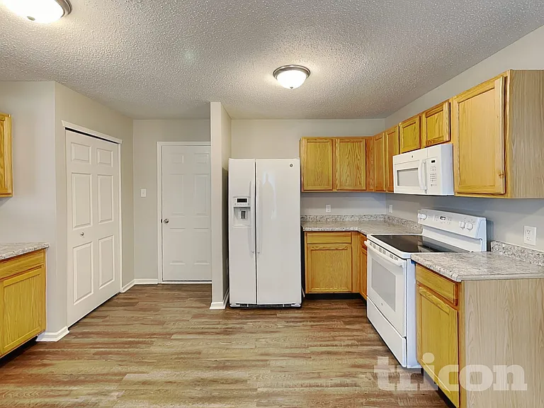 3222 Black Forest Ln — Photo 4