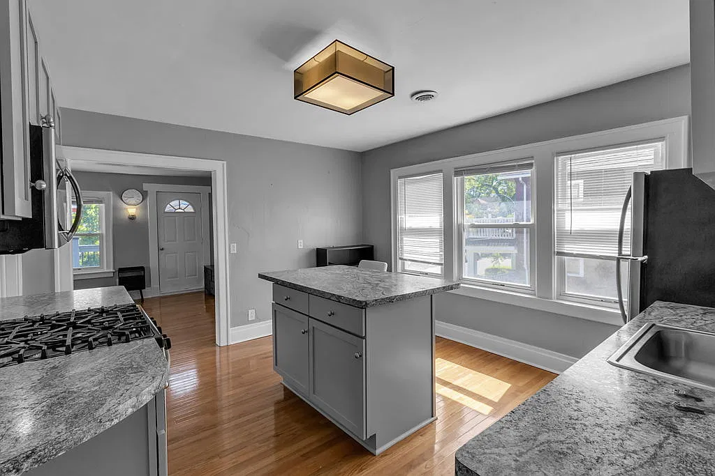 110 Merrimac - 2 — Photo 4
