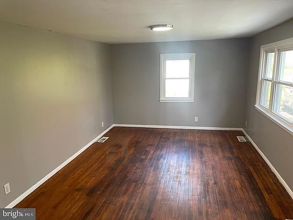 2nd image of 923 Freyer Ln