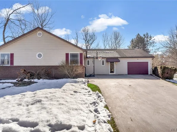 31 Fernott Dr, Elma, NY 14059