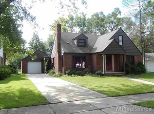 13721 Sherwood St, Oak Park, MI 48237