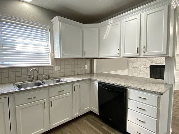 5th image of 2608 E Dallas St
