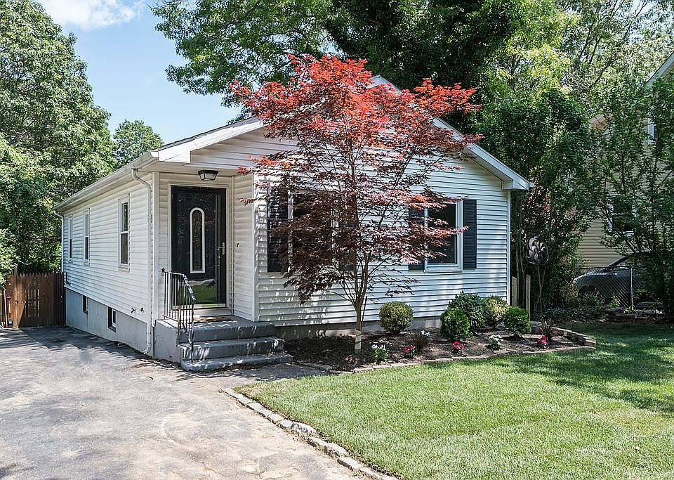 1st image of 71 Berkshire Dr
