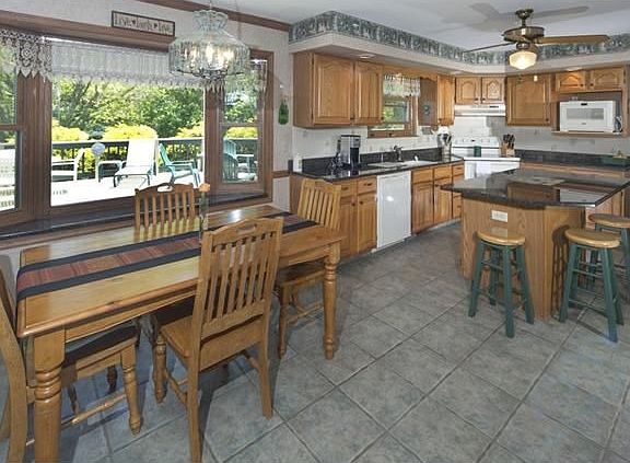 Updated Center Island Kitchen with Granite !