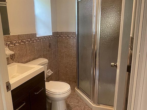 4th image of 937 E 220th St #2