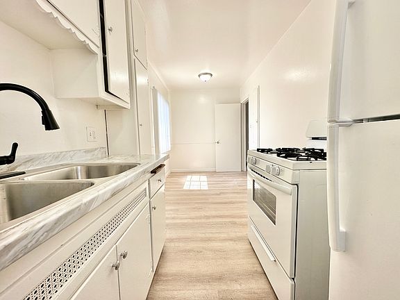 2nd image of 1208 N Fuller Ave #2