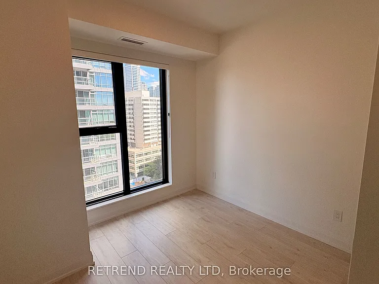 20 Soudan Ave #1110 — Photo 11