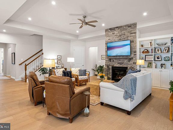 4th image of 23298 Bourbon Cir