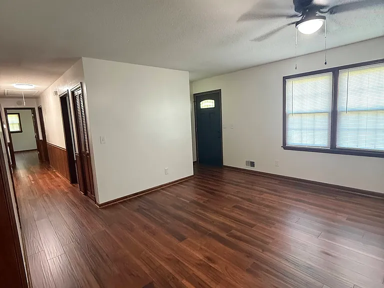 428 Sundown Dr — Photo 7