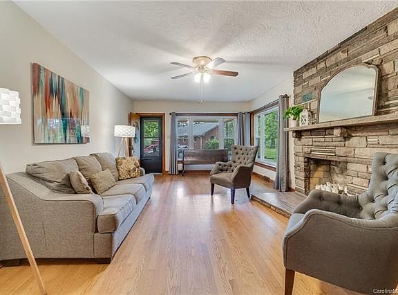 3rd image of 134 Crestridge Dr