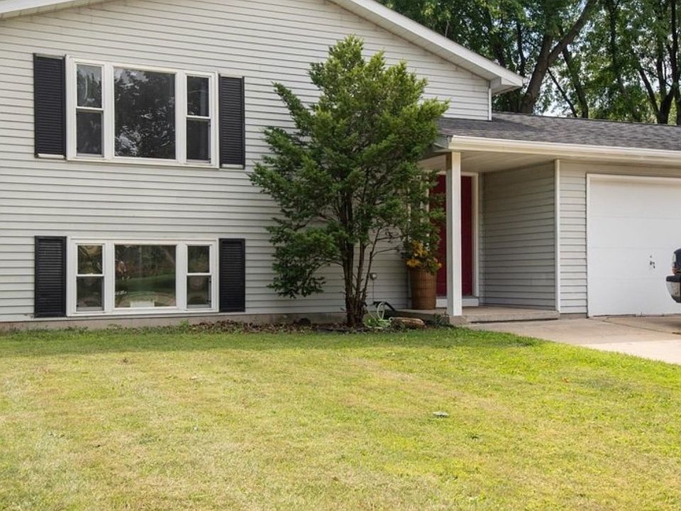 1st image of 703 W Gruenwald Ave