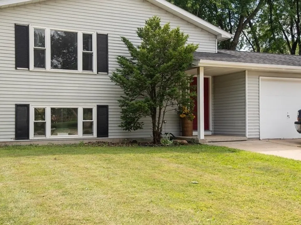 703 W Gruenwald Ave #UPPER