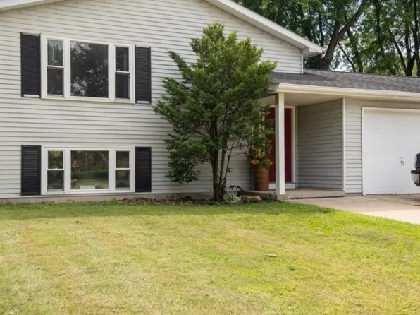 703 W Gruenwald Ave, Oshkosh, WI 54901