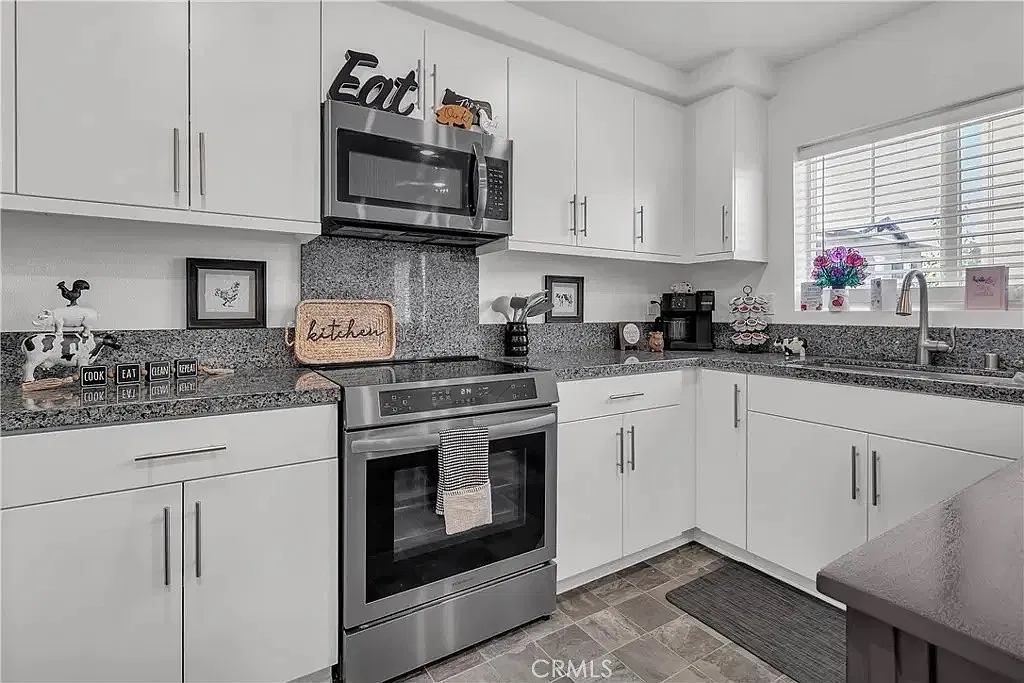 3 bed, 2.5 bath, 1337 sqft, $1,200 — Photo 4