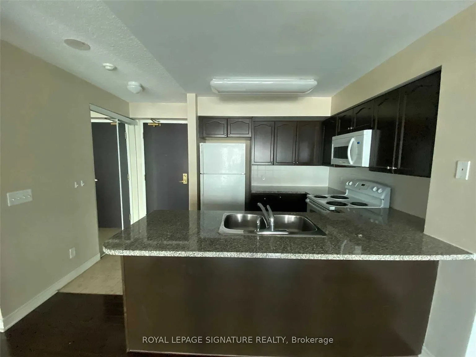 51 Lower Simcoe St — Photo 3