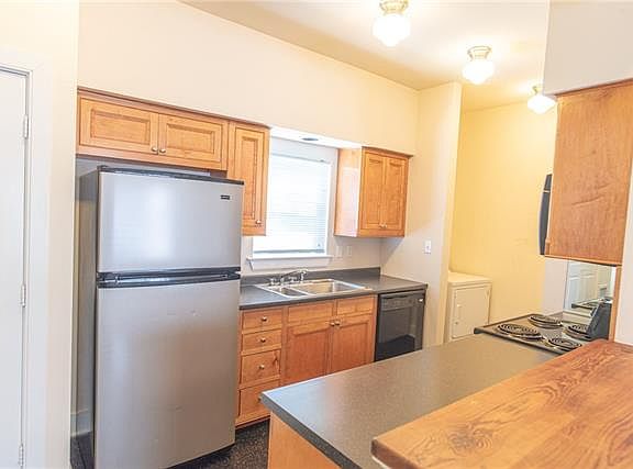 2nd image of 2092 Woodrow St