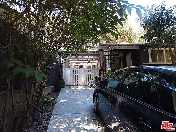 3rd image of 8641 Lookout Mountain Ave