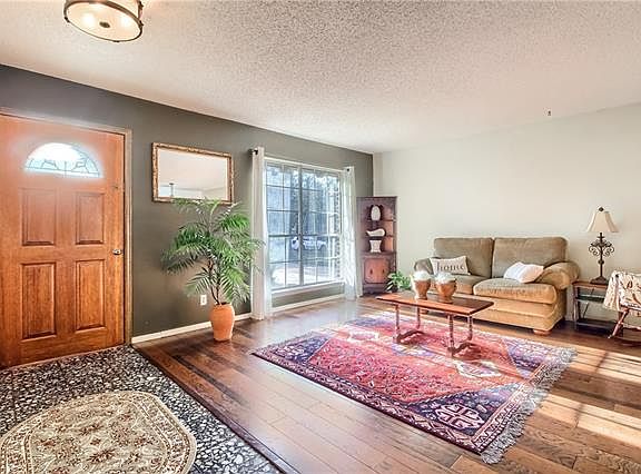 5th image of 9306 Queenswood Dr