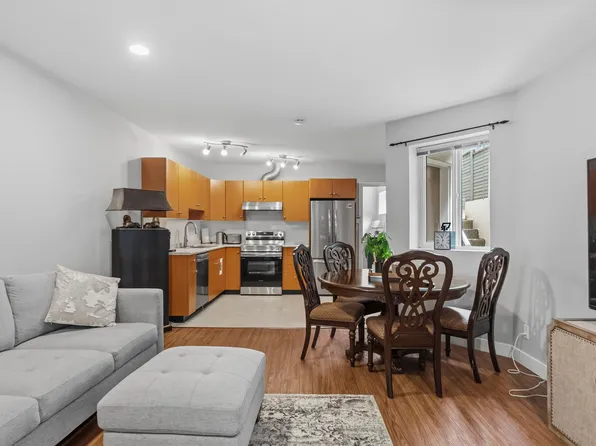 4225 Evergreen Ave #Basement, West Vancouver, BC V7V 1H2