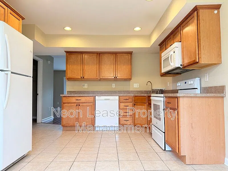 3 bed, 2.5 bath, 1540 sqft, $1,795 — Photo 4