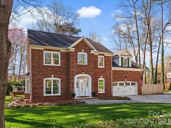 110 Rio Vista Dr, Mooresville, NC 28117