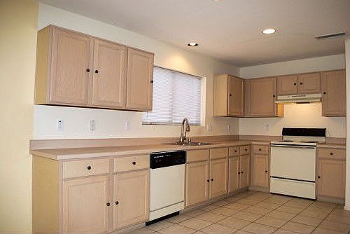 5th image of 13774 W Elm St