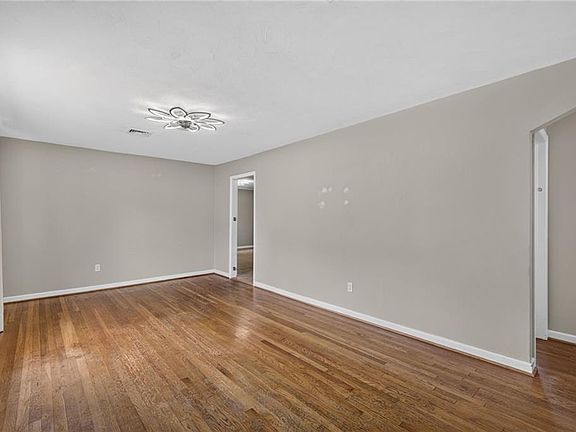 4th image of 116 Effie Ave
