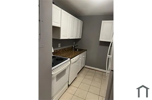 Building Photo - 456 Girard St #104
