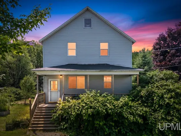 7149 County Road 426, Gladstone, MI 49837