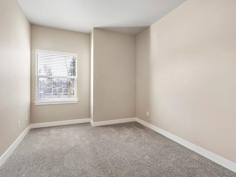 Norpoint Landing Apartments — Photo 21