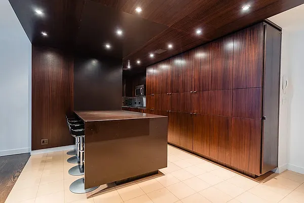 Rented by Hooli Homes New York Inc | media 13