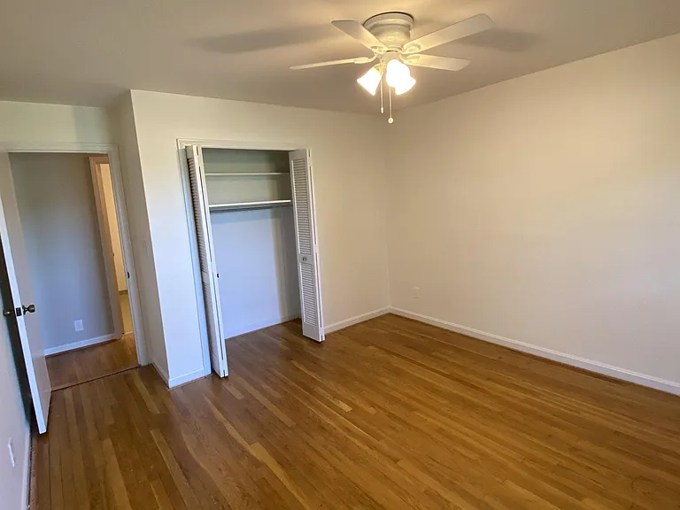 402 Gatehouse Ln — Photo 15