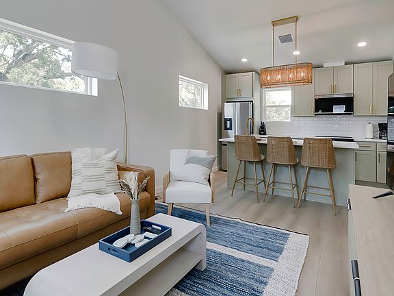 2nd image of 850 24th Ave N #2