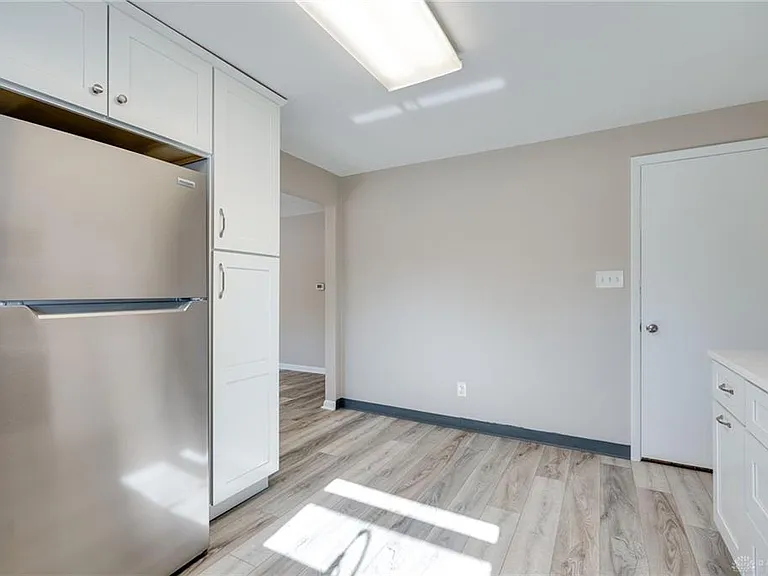 3433 Woodman Dr — Photo 8