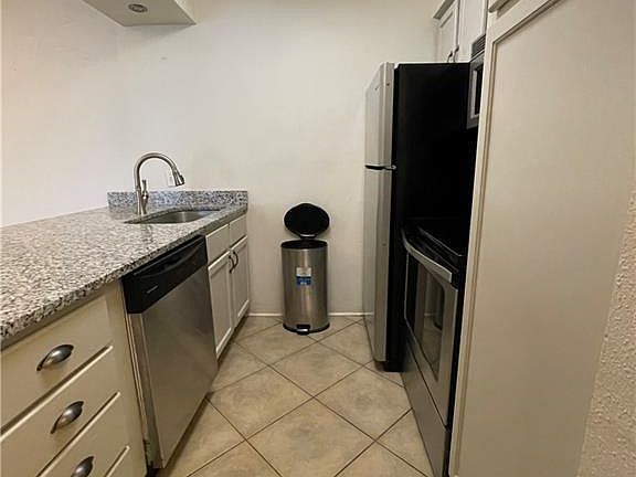 5th image of 401 Parkview Blvd #401