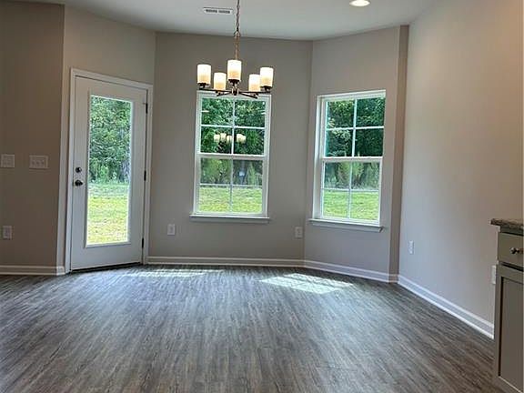 5th image of 261 Plains Dr