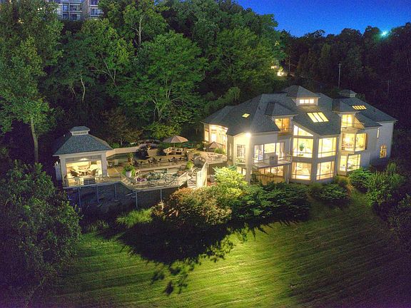 3rd image of 1111 River Hill Dr