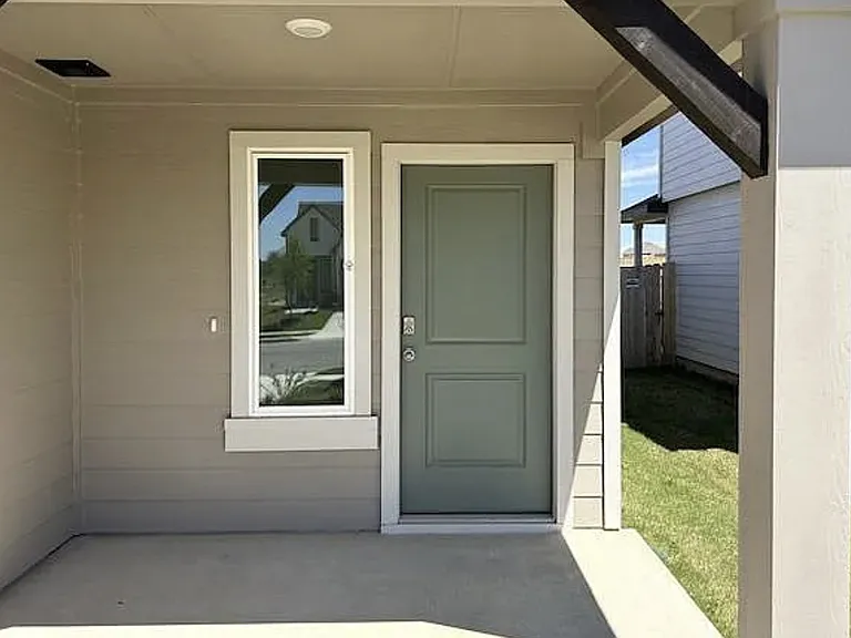 305 Randall Pl — Photo 2