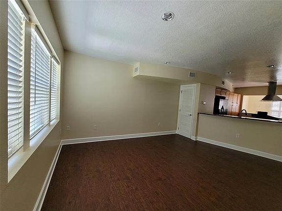 4th image of 260 15th Ave NE