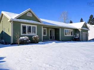 27 Regent St, Amherst, NS B4H3S8