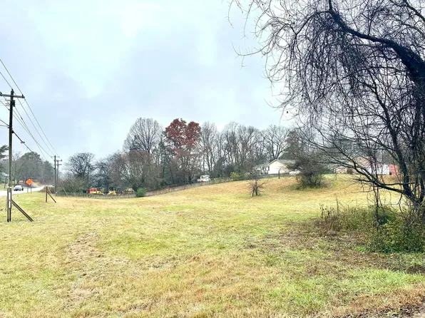 1700 Goddard Ln, Dandridge, TN 37725