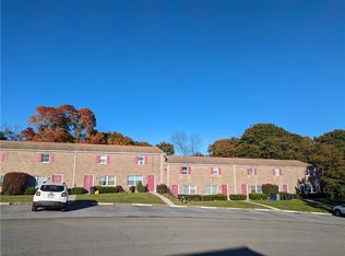 121 Hillcrest Ln #E43, Slatington, PA 18080