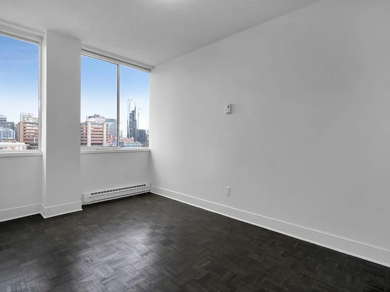 1100 Harwood St — Photo 14