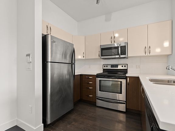 3rd image of 13555 Gateway Dr #105