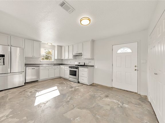 3rd image of 900 E Martin Luther King Jr St