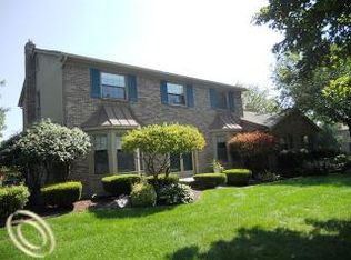 25434 Bridlepath Ln, Farmington Hills, MI 48335