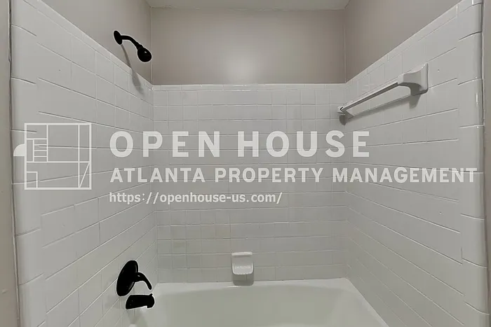 1100 Lake Dr — Photo 23
