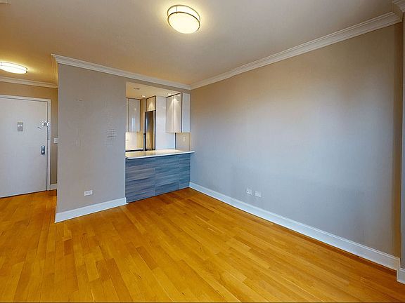 3rd image of 310 Greenwich St APT 21A