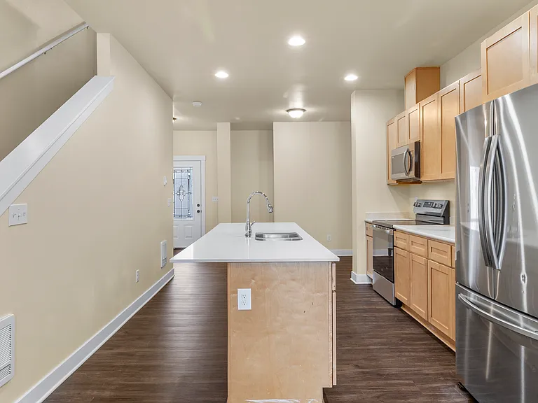 Gravelly Lake Brownstones — Photo 15